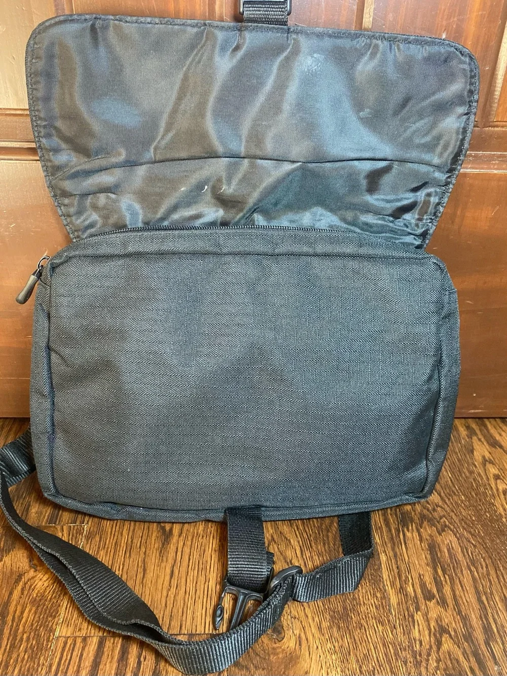 Eddie Bauer Adjustable Shoulder Strap Black Messenger Bag